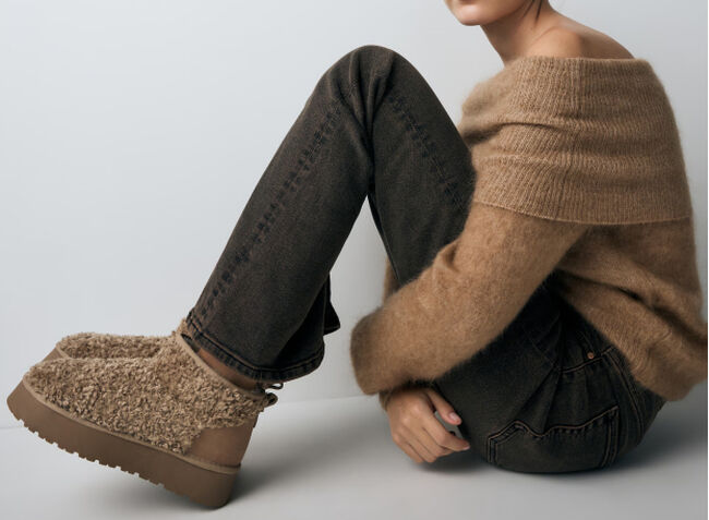 woman wearing winter boots